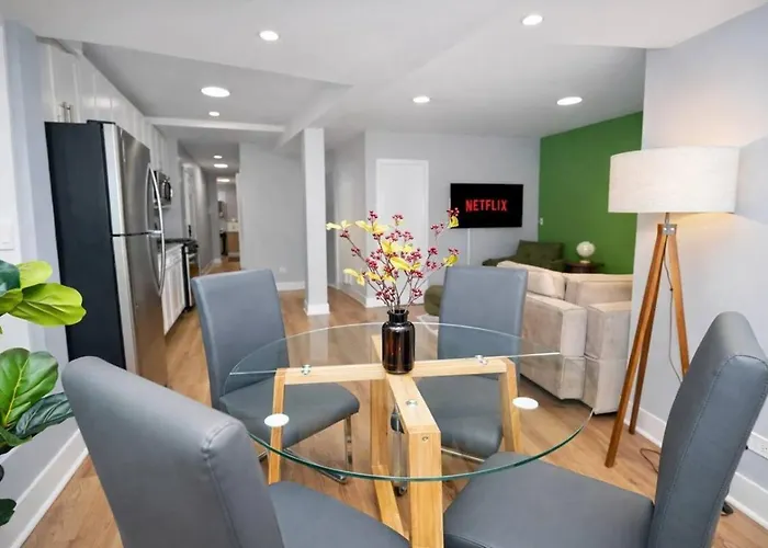 Cozy 3br Garden Near Loyola & Downtown Apartment *