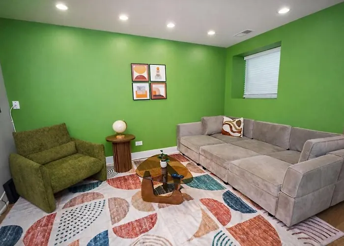 Cozy 3br Garden Near Loyola & Downtown Apartment